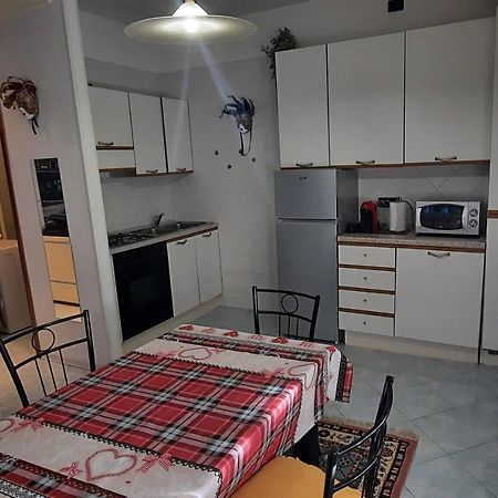 Zsuzsa Lak Apartment Mestre Bagian luar foto