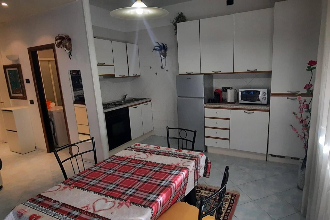 Zsuzsa Lak Apartment Mestre Bagian luar foto