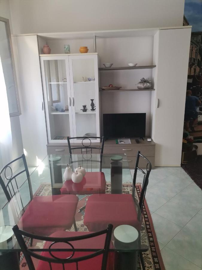 Zsuzsa Lak Apartment Mestre Bagian luar foto